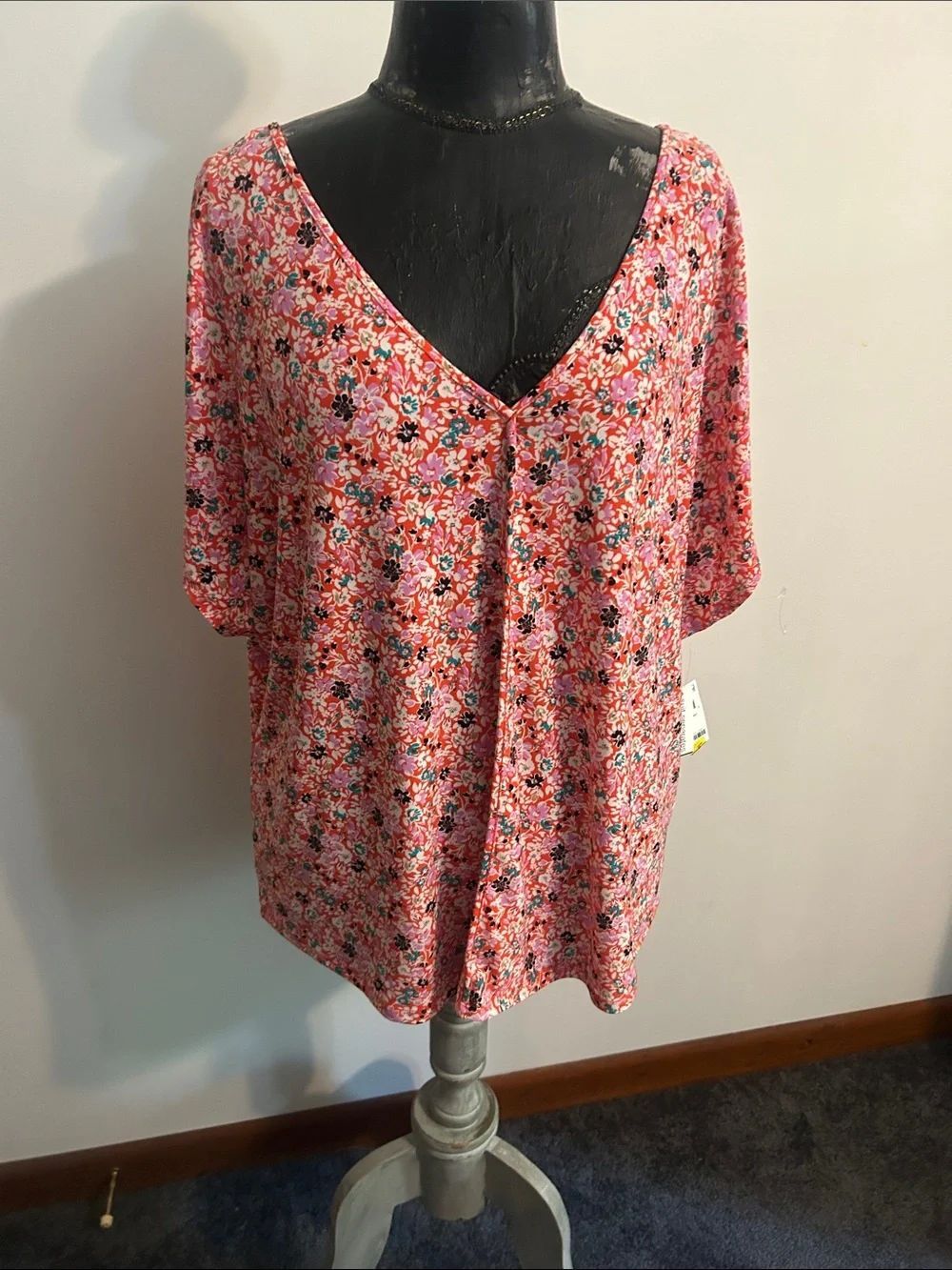 Bar lll Valencia Floral V-Neck front/back Short Sleeve Top - Pink